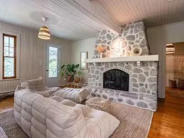 Cozy 1743 Ch. Du Tour Du Lac, Saint Adolphe D'Howard, QC, J0T.