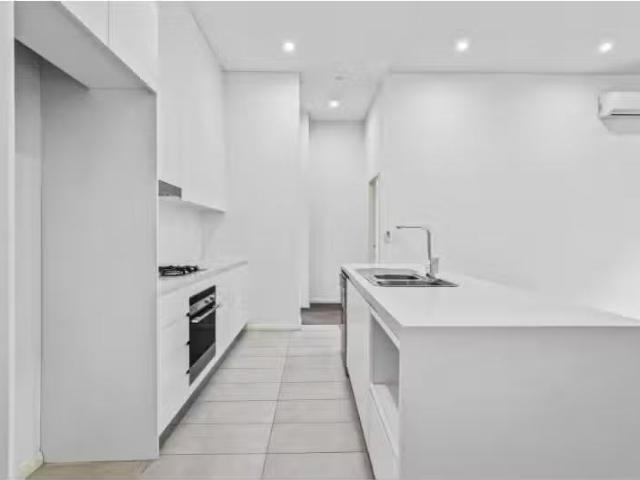 Cozy 17/60 64 Essington Street, WENTWORTHVILLE Apartment for r.
