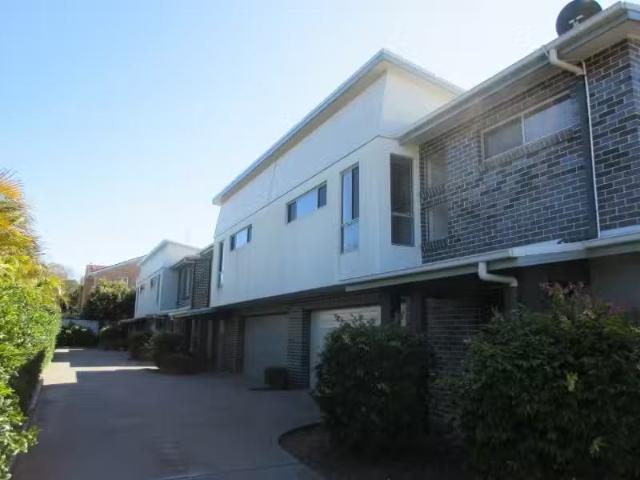 Cheap 1/78 Bryant Street, Adamstown Townhouse for rent Listed.