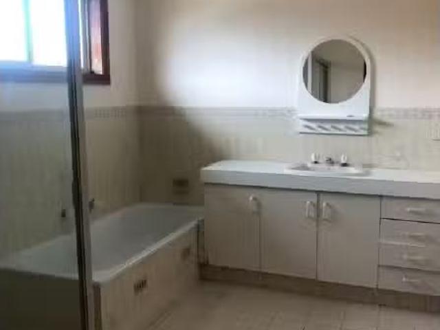 Unique 178F Edensor Road, Edensor Park Apartment for rent Lis.