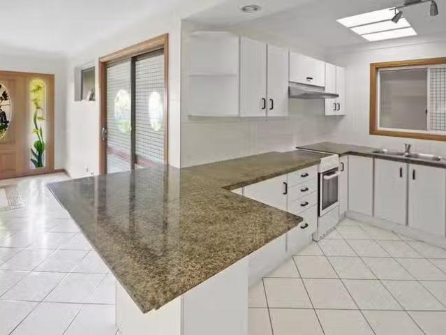 Deal! 17 Marmion Parade, Taringa, QLD 4068