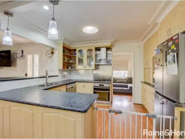 Unique 17 Mcdonald Crescent, TAMWORTH House for rent Listed b.