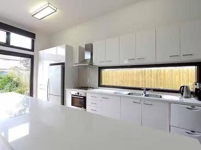 Rental! 17 Alfred Street, Seddon, VIC 3011
