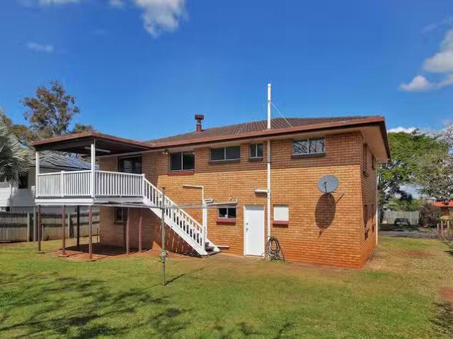 Cozy 17 Barramay Street, Manly West, QLD 4179