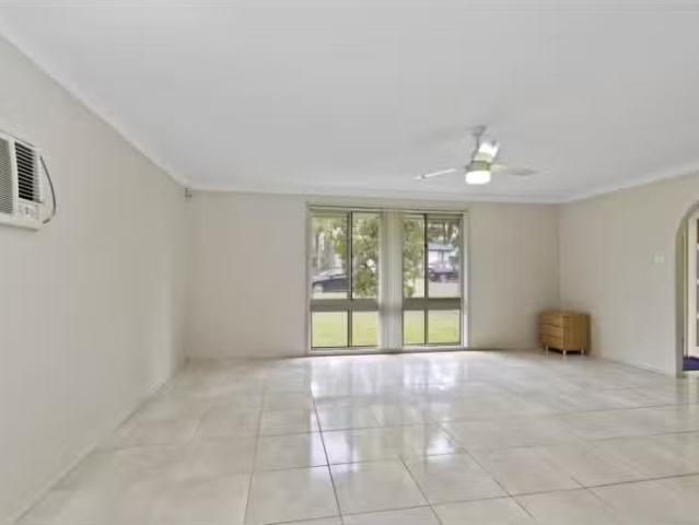 Nice 17 Huddleston Street, COLYTON House for rent Listed by C.