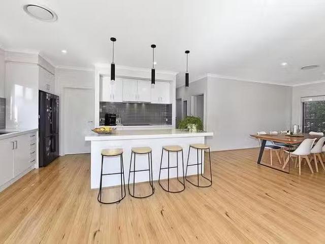 Cozy 17 Healy Avenue, Sunbury, VIC 3429