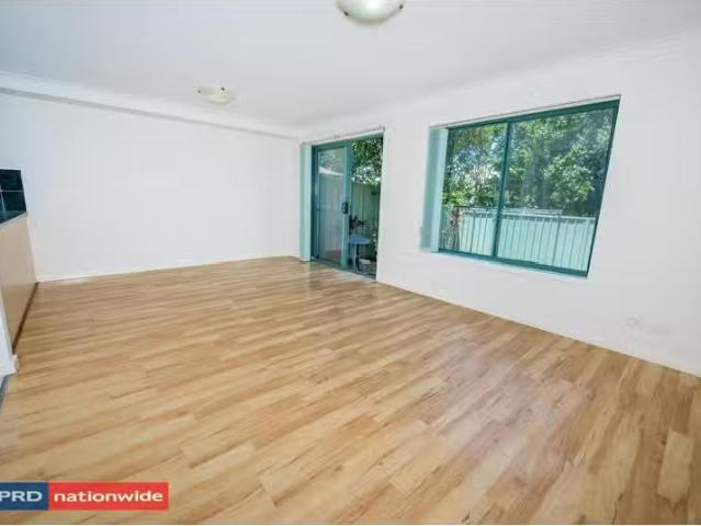 Charming 1/7 Helm Close, SALAMANDER BAY Townhouse for rent Li.