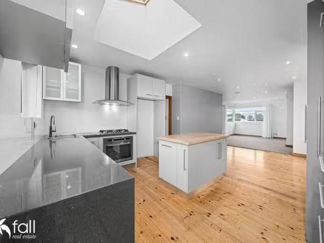 Deal! 17 Lewan Avenue, Kingston, TAS 7050
