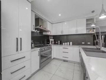 Just in! 17 Regent Close, Burnside Heights VIC 3023
