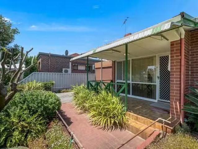 Deal! 17 Sproxton Way, Embleton, WA 6062