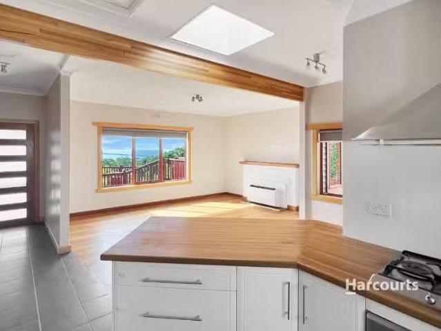 Nice 17 Villiers Street, PARKLANDS, TAS 7320 House for Rent