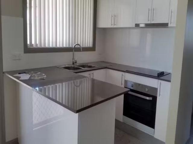 Cozy 180A The Trongate, Granville House for rent Listed by Su.