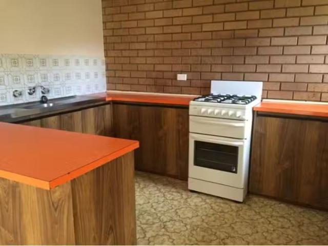 For Rent! 1/810 Lydiard Street North, Soldiers Hill House for.