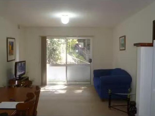 Cozy 18/132 Mounts Bay Road, Perth, WA 6000