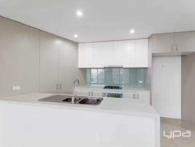 Cheap 18/1 Woodward Way, Caroline Springs VIC 3023