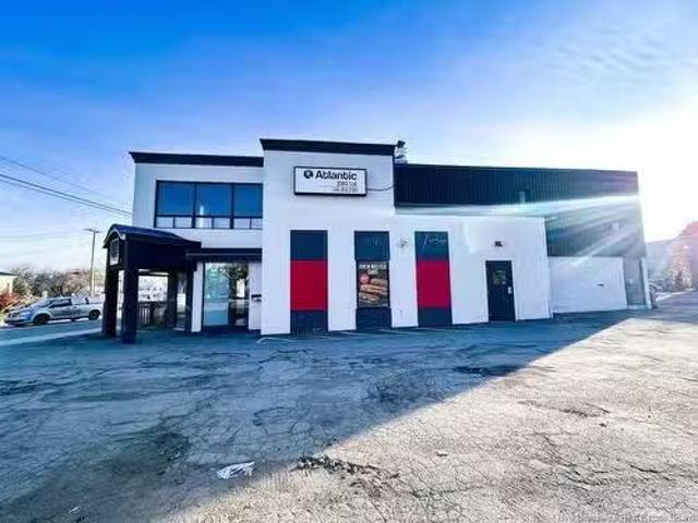 Nice 188 Mountain Rd, Moncton, NB, E1C 2L4 commercial for le.