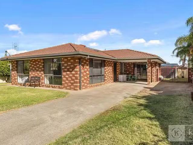 Cozy 18 Manse Road, Cobram, VIC 3644