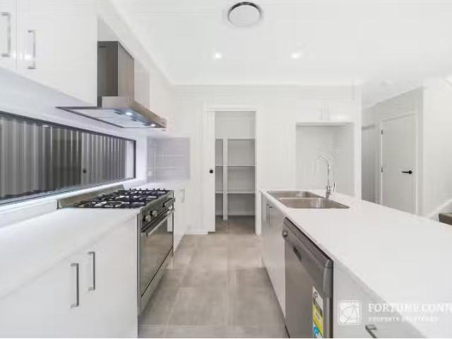 Unique 18 Messenger Road, Leppington House for rent Listed by.