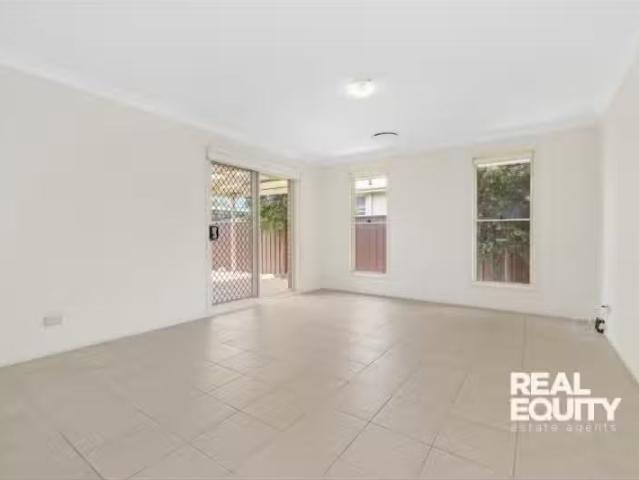 Just in! 18 Miri Crescent, Holsworthy House for rent Listed b.