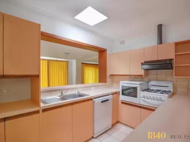 Cozy 18 Bayer Avenue, Dudley Park, SA 5008
