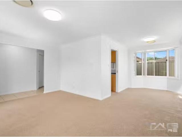 Nice 18 Fowler Street, CLAREMONT MEADOWS House for rent Liste.