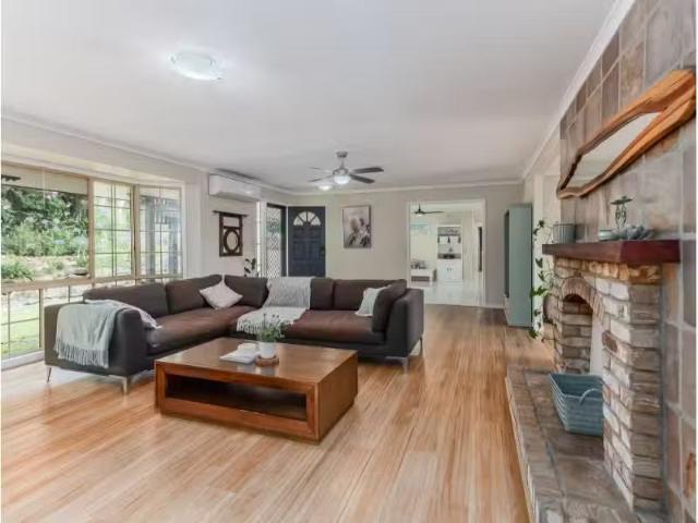 Deal! 18 Glenbrae Drive, Terranora House for rent Listed by J.