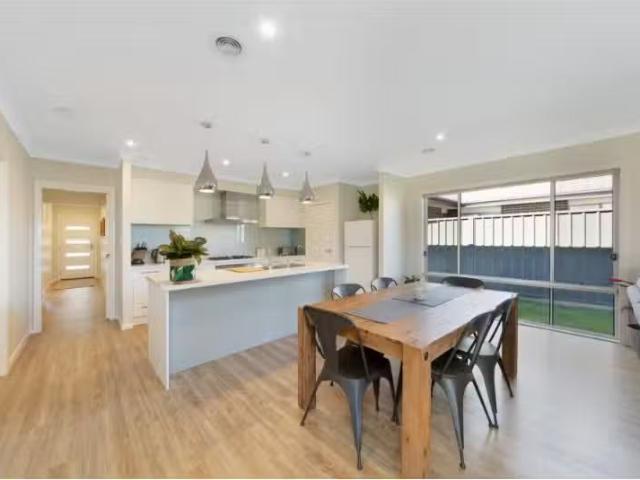 Just in! 18 Hearne Street, GOOGONG House for rent Listed by R.