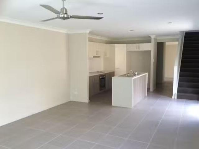 Unique 1/8 Hermes Way, Wulkuraka, QLD 4305