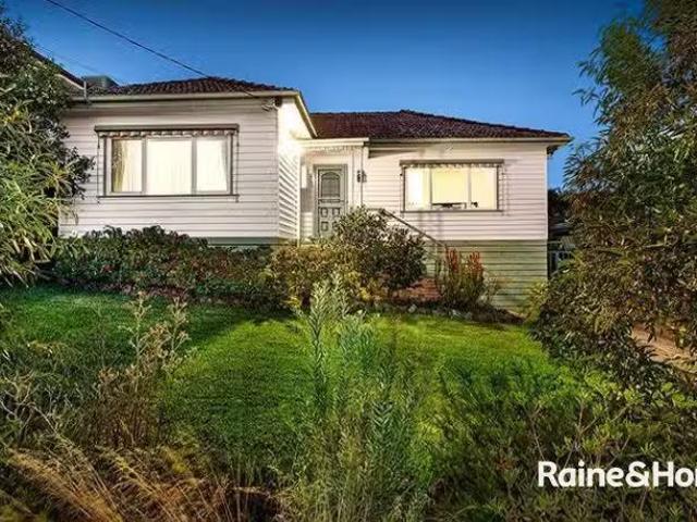 Cheap 18 Kerr Avenue, Oak Park VIC 3046