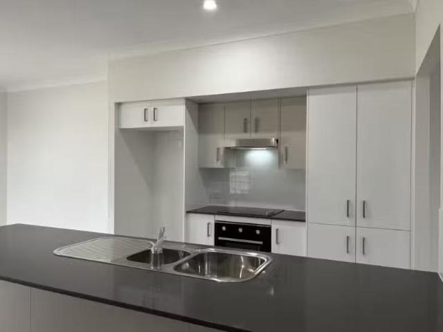 Cozy 18 Lakkari Cl, Taree Townhouse for rent Listed by Kylie.