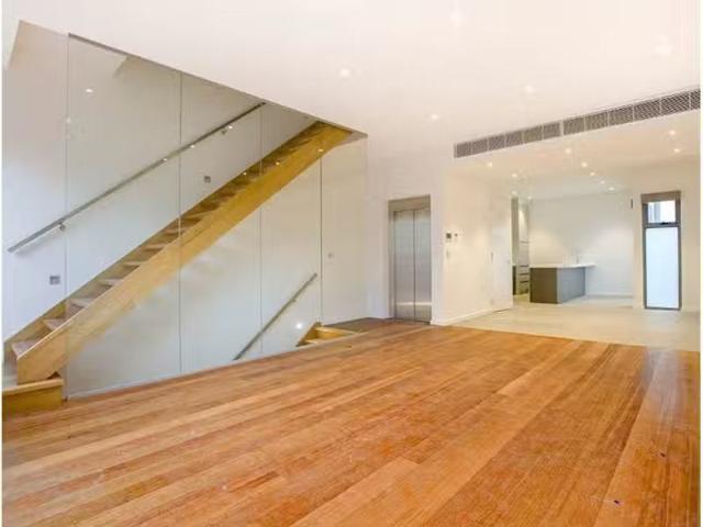 Cozy 18 University Street, CARLTON Townhouse for rent Listed.