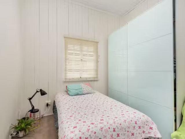 Unique 18 Wye Street, Mitchelton QLD 4053