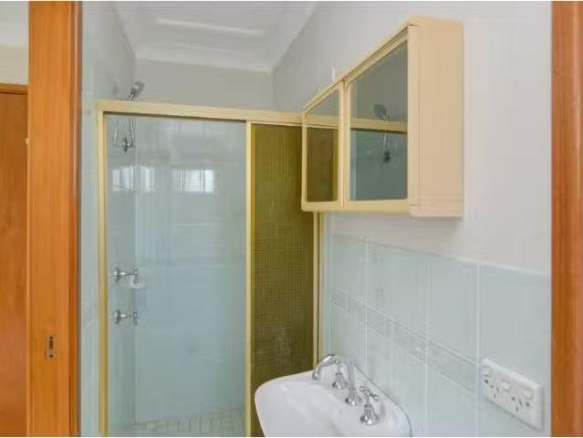 Deal! 18A Renwick Street, Wyoming Apartment for rent Listed b.