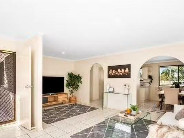 Charming 190 Emerald Drive, Regents Park, QLD 4118