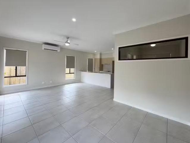 Charming 1/95 Hamilton Road, WOODFORD, QLD 4514 Duplex for R.