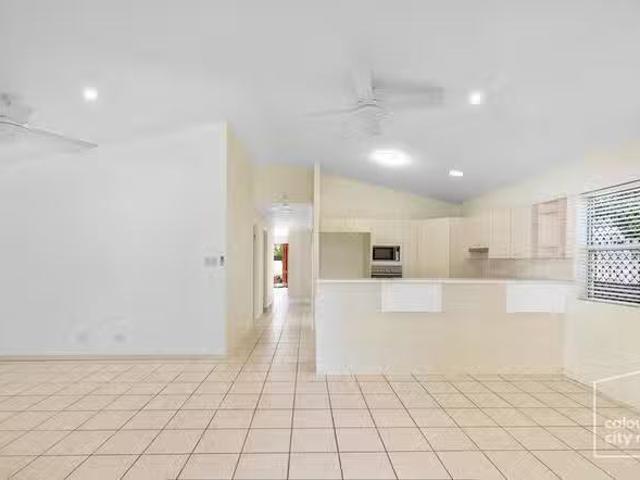 Just in! 19 Oakdale Circuit, Currimundi, QLD 4551