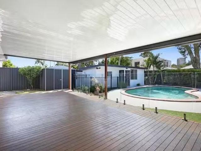 Charming 19 Annerley Avenue, Runaway Bay, QLD 4216