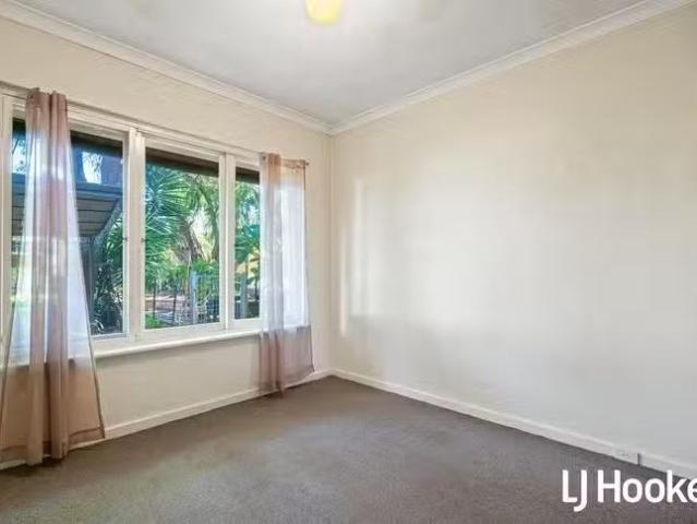 Deal! 19 Chilton Street, Willagee, WA 6156
