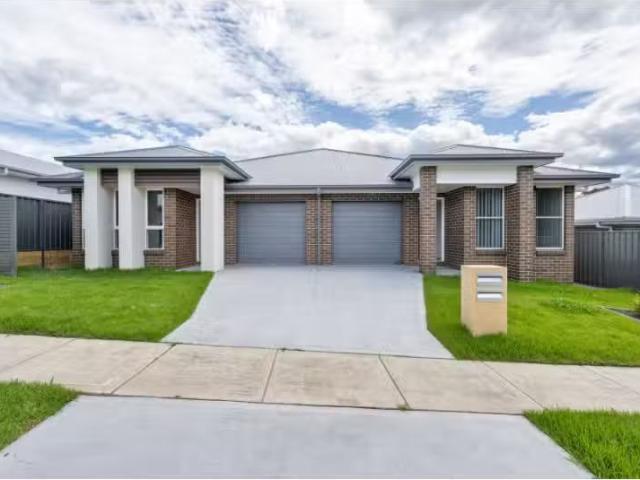 Charming 1/9 Cinnamon Way, Morisset House for rent Listed by.