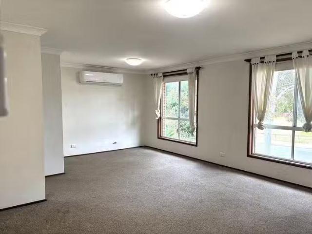 New 19 Copperfield Drive, Rosemeadow, NSW 2560