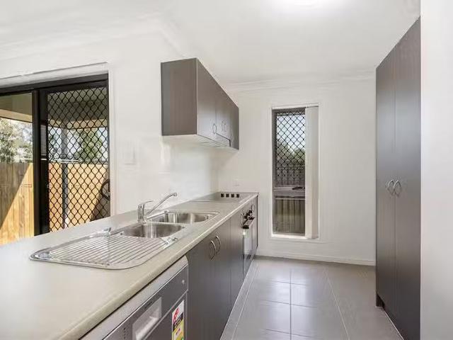 Cheap 1/9 Sunrise Court, Loganlea, QLD 4131