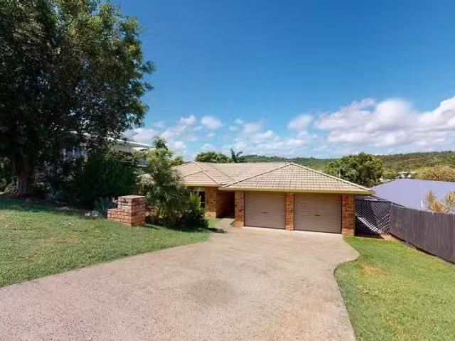 Just in! 19 Waterview Drive, Lammermoor, QLD 4703