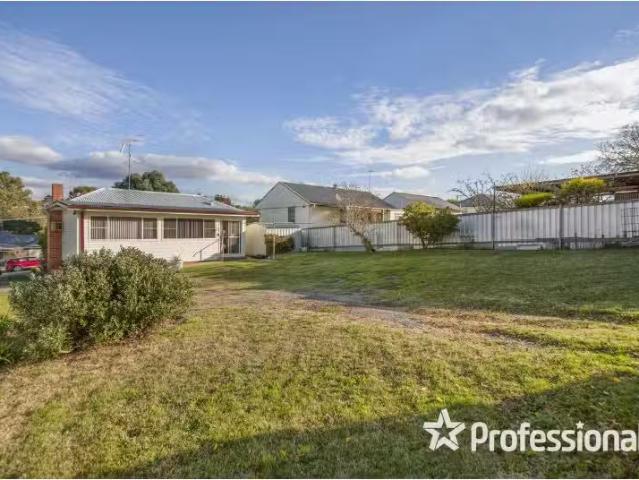 New 19 West Street, West Bathurst House for rent Listed by Pr.