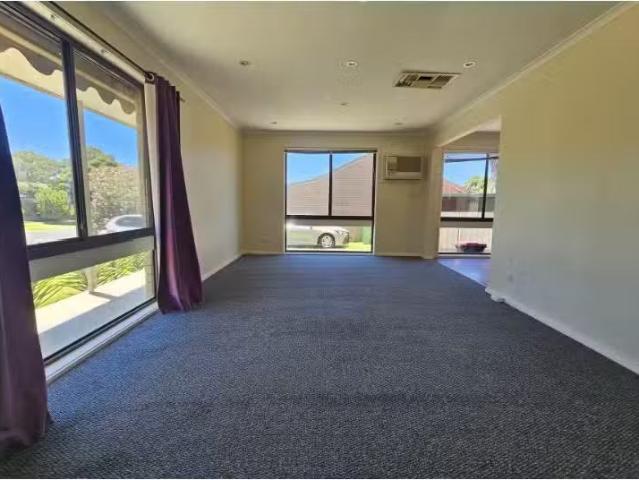Just in! 103 Feathertop Circuit, Thurgoona House for rent Lis.