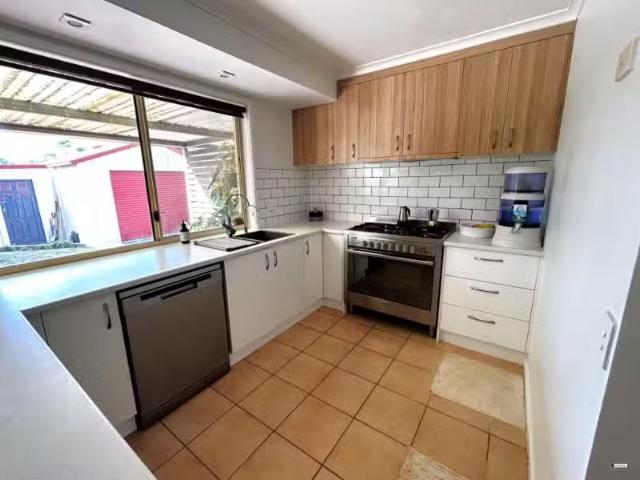 New 100 Maryville Way, Thurgoona House for rent Listed by Pro.