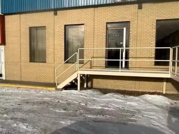 Nice 101 4770 Riverside Drive, Red Deer, AB, T4N 2Z7 commerc.