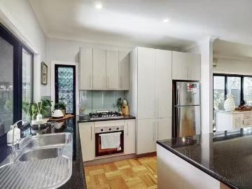 Deal! 101 Chestnut Street, Wynnum, QLD 4178