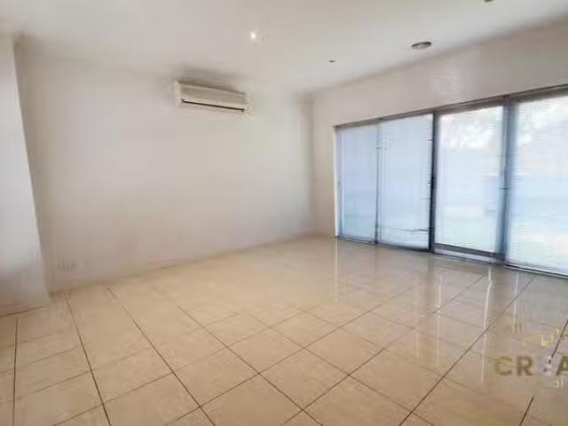 Cheap 10/1 Dargi Green, Caroline Springs VIC 3023
