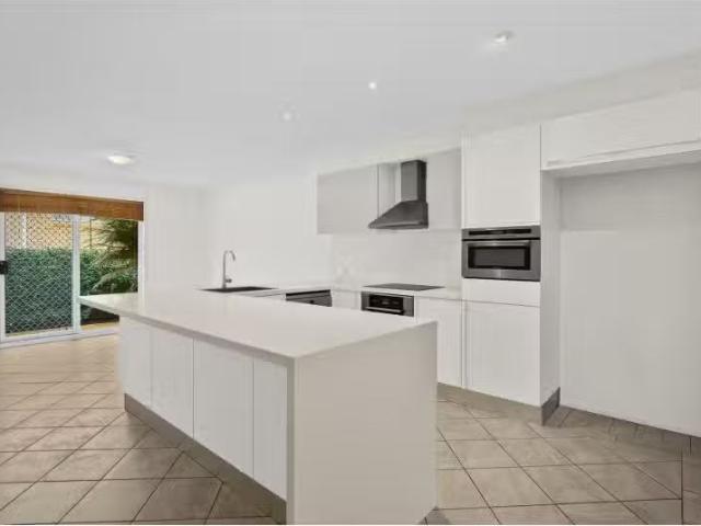 For Rent! 10/1 Owen Jones Row, Menai Townhouse for rent Liste.