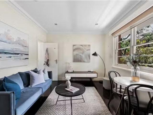 Cozy 10/29 35 George Street, EAST MELBOURNE Apartment for rent.
